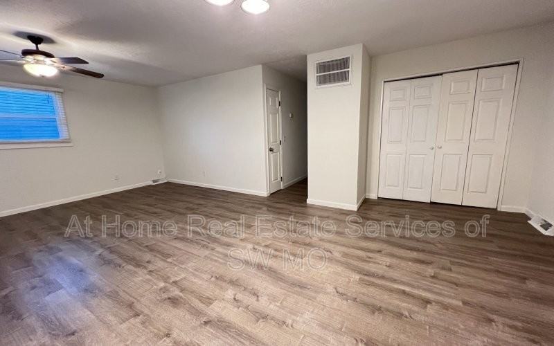 847 S Laurel Ave - Photo 3 of 10