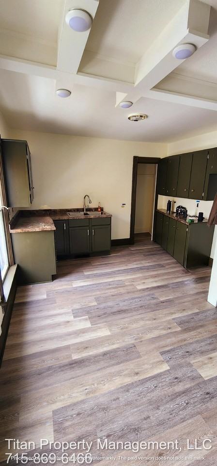 1721 Center Street - Photo 3 of 9