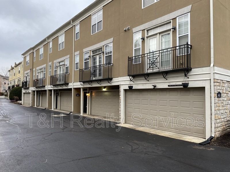 907 Junction Pl - Photo 2 of 25