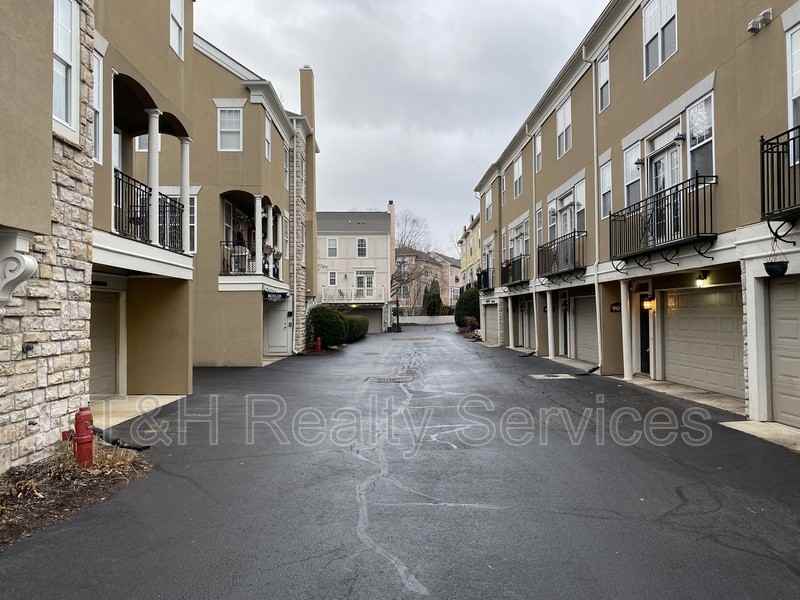 907 Junction Pl - Photo 3 of 25