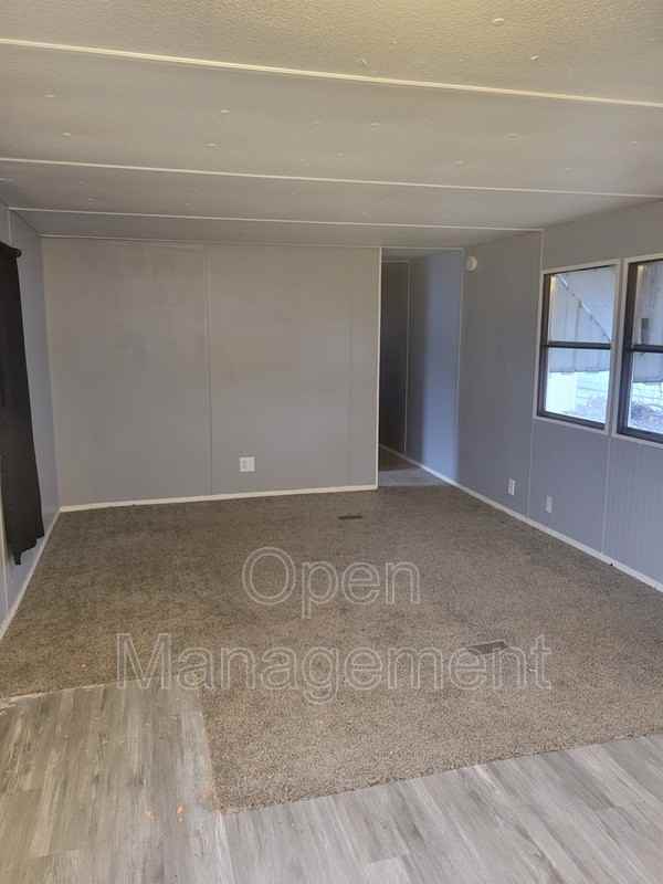 313 Mantle Ave - Photo 3 of 9