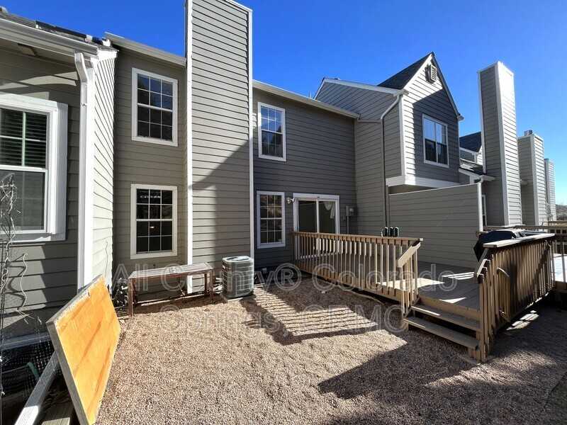 2058 Palm Dr - Photo 7 of 23