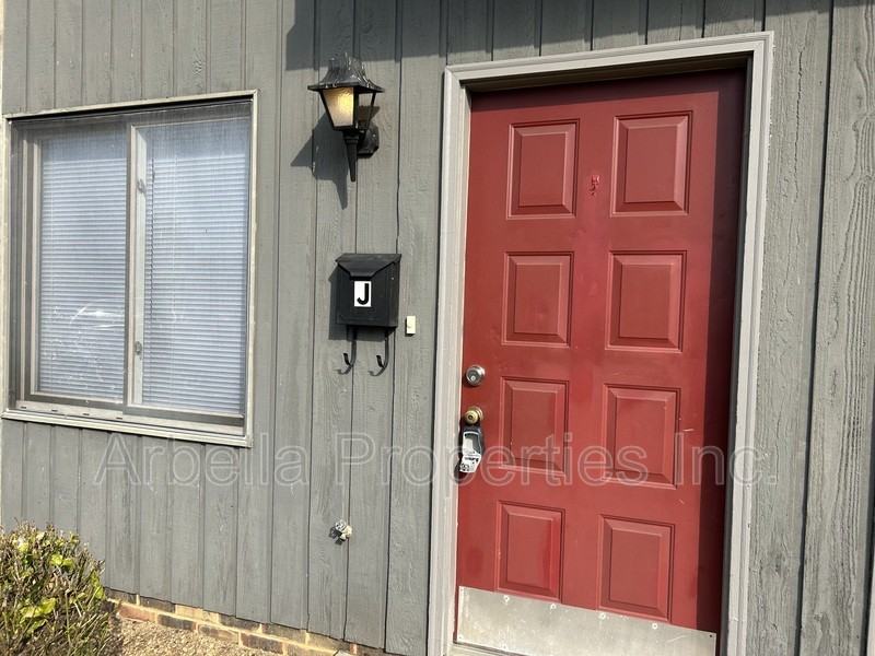 537 Scott County Rd #J