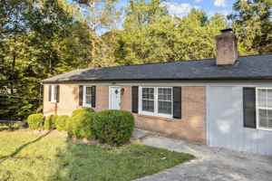 featured image of 4800 Maplecrest Dr #1