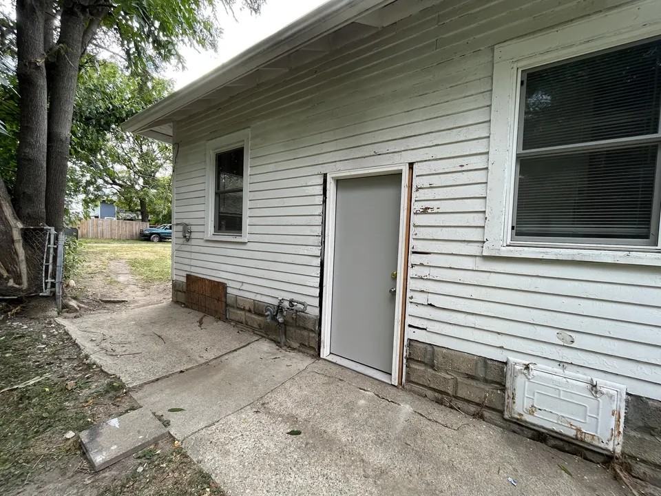 3611 Busy Bee Lane - Photo 2 of 7