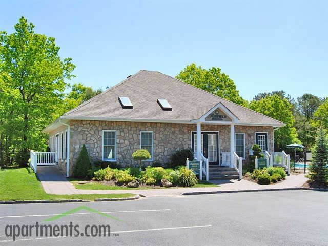 Fairfield Gables at Setauket - Photo 2 of 18