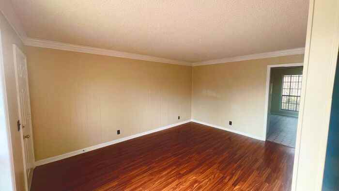 843 W Eastland Ave - Photo 2 of 11