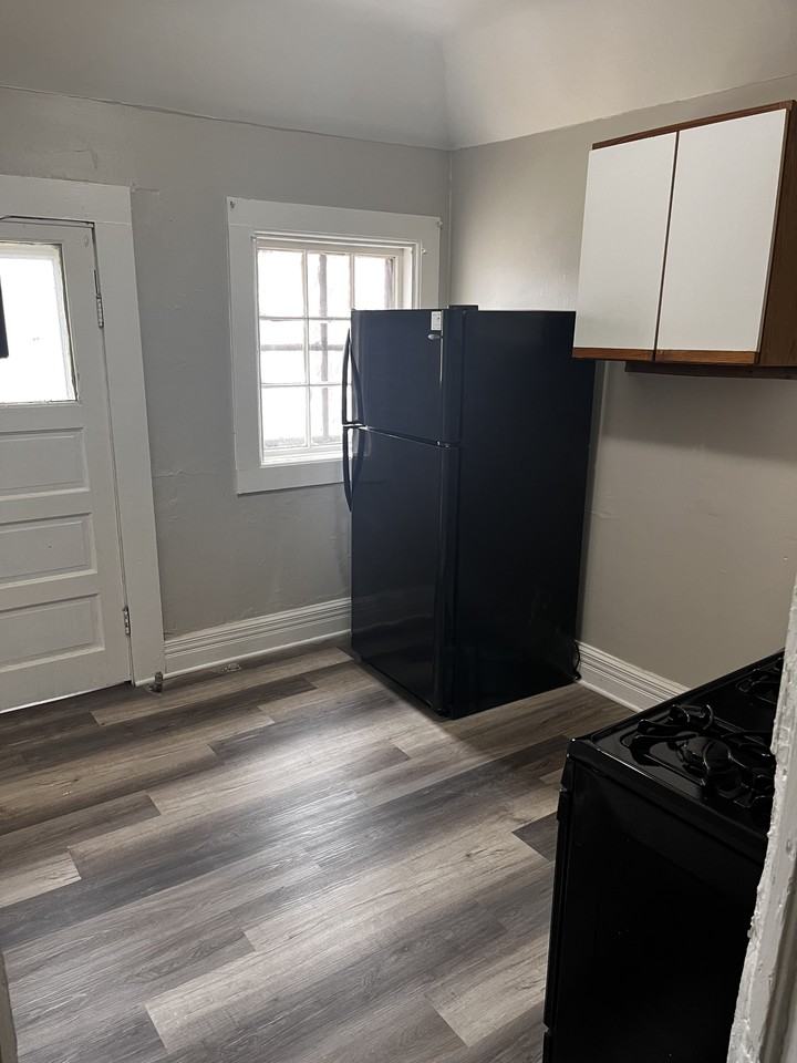 1435 W Walker St #A - Photo 3 of 19