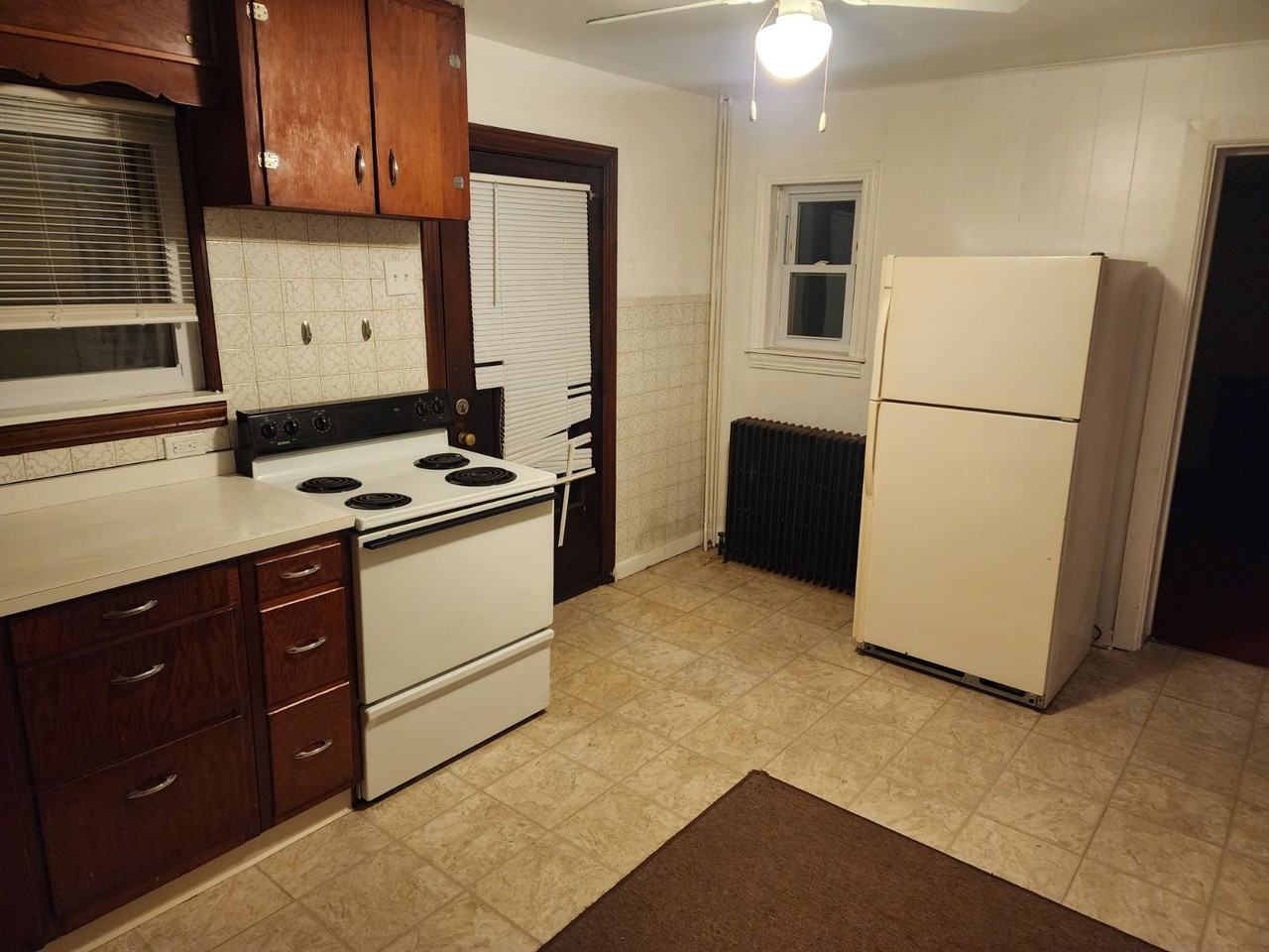 545 Lowry Ave #B - Photo 3 of 8