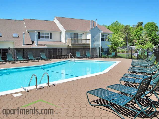 Fairfield Gables at Setauket - Photo 3 of 18