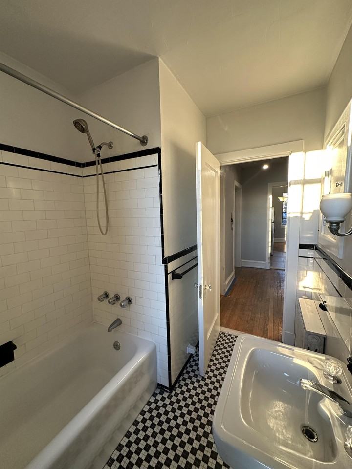 1212 Delaware Avenue #D6 - Photo 4 of 12