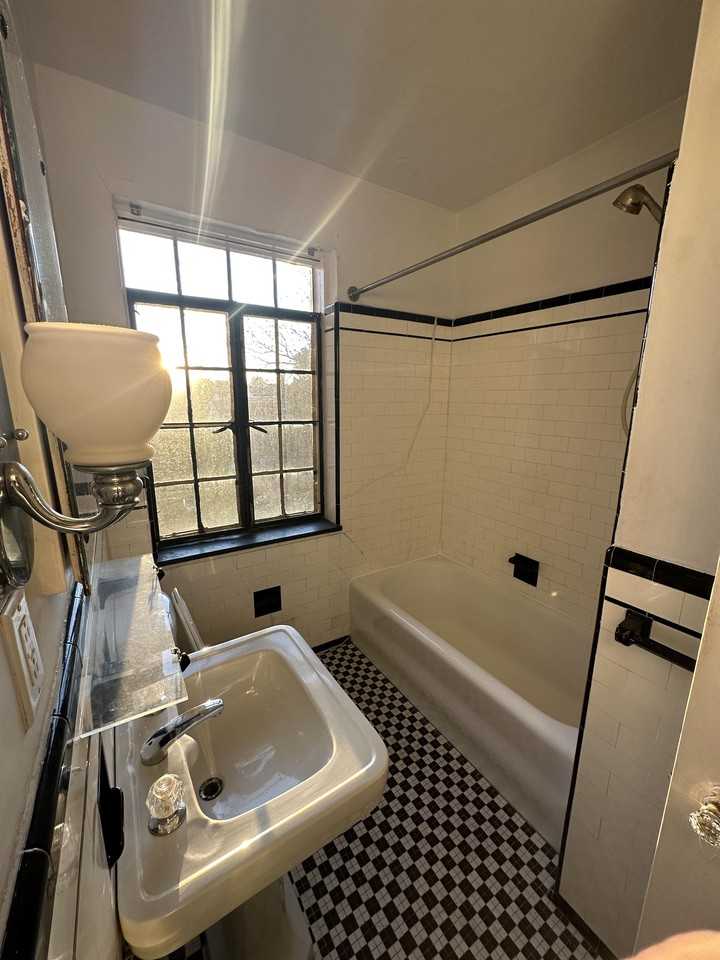 1212 Delaware Avenue #D6 - Photo 5 of 12