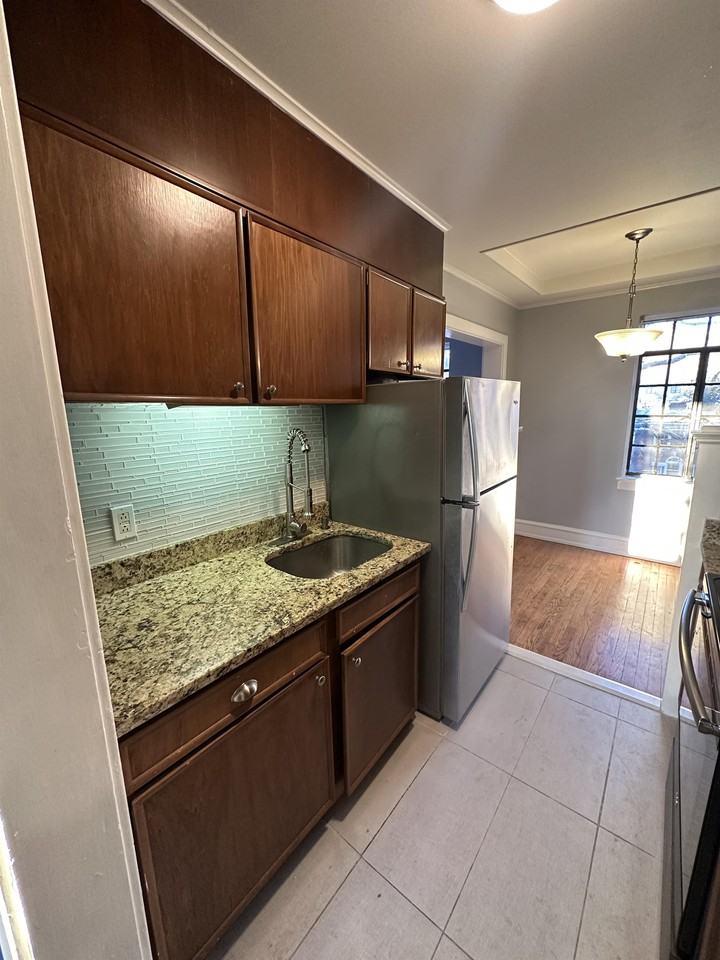 1212 Delaware Avenue #D6 - Photo 7 of 12