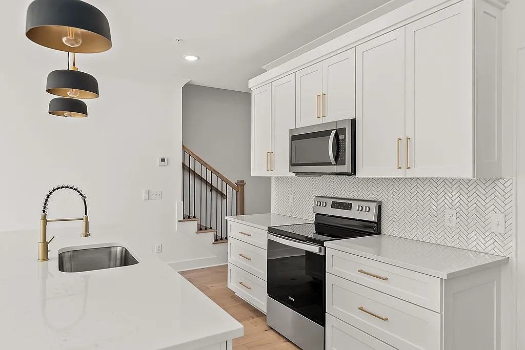 813 Vickery Dr #813 - Photo 3 of 15