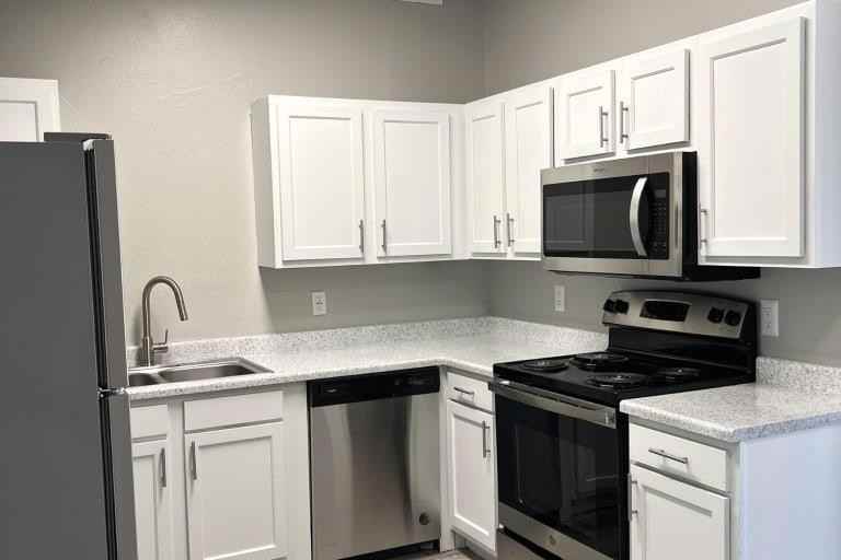 4815 North 15th Avenue - Photo 5 of 7