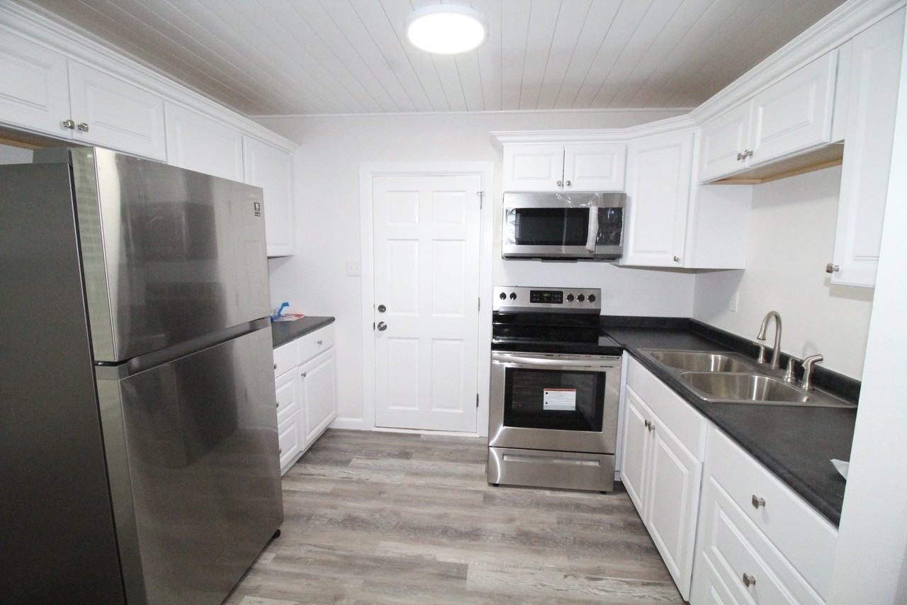 5523 Shell Rd - Photo 4 of 12