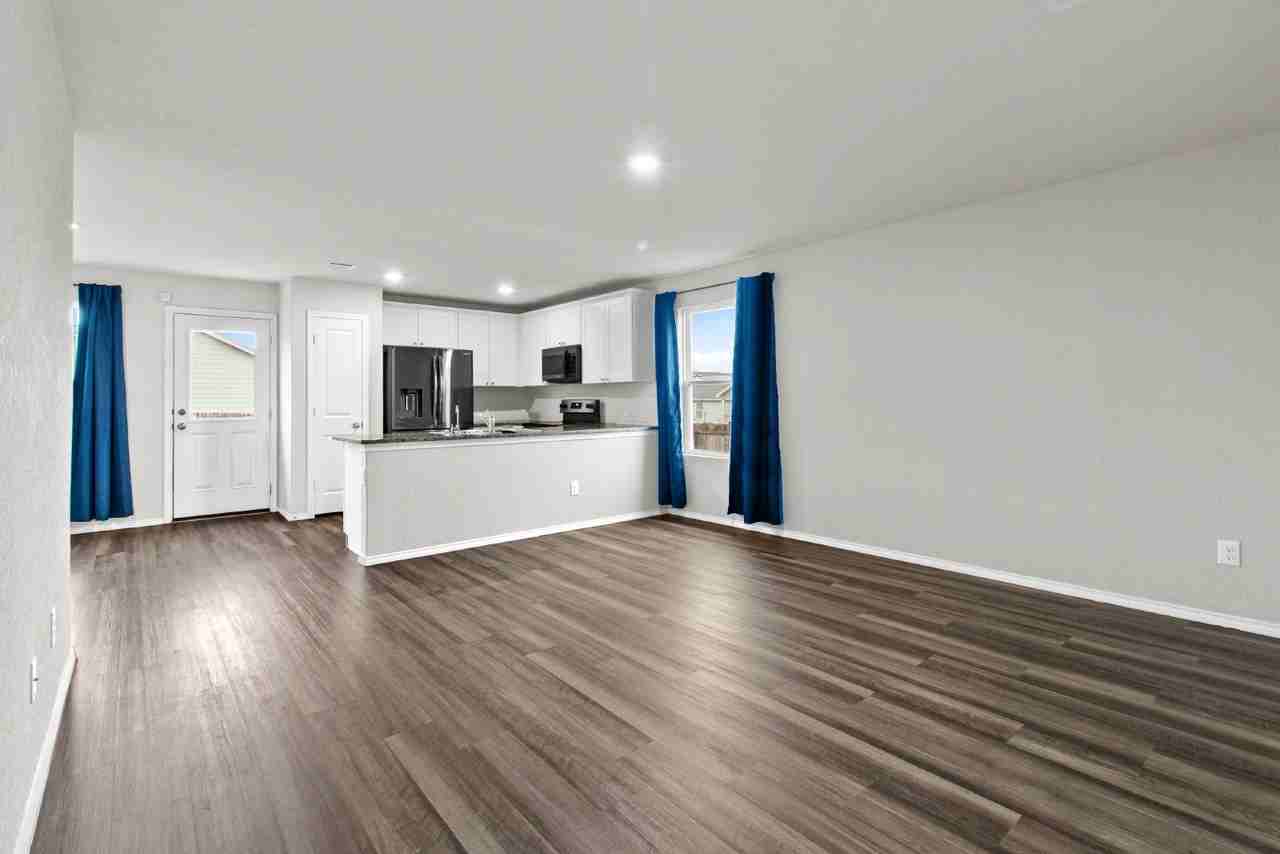 5734 Mountain Pt - Photo 3 of 16
