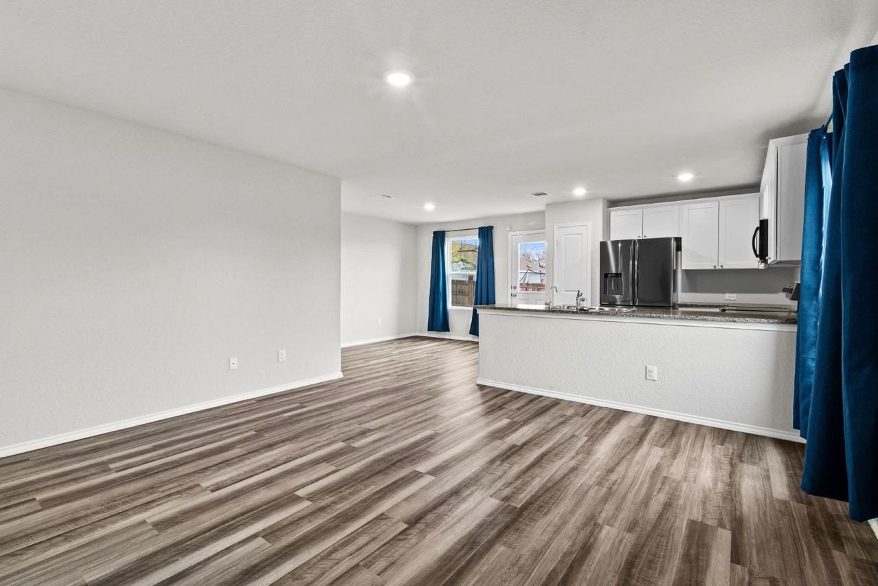 5734 Mountain Pt - Photo 4 of 16