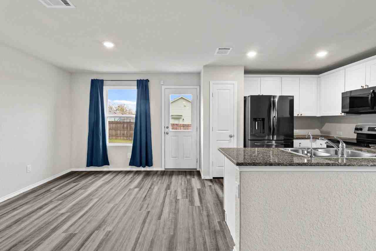 5734 Mountain Pt - Photo 7 of 16