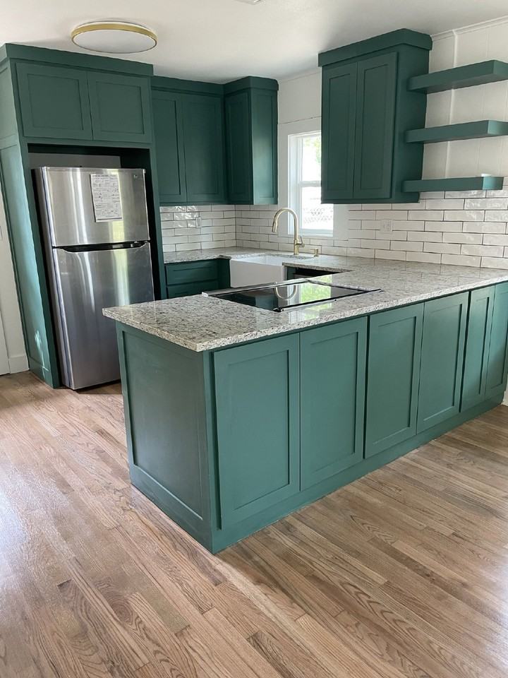 440 E College St - Photo 3 of 8