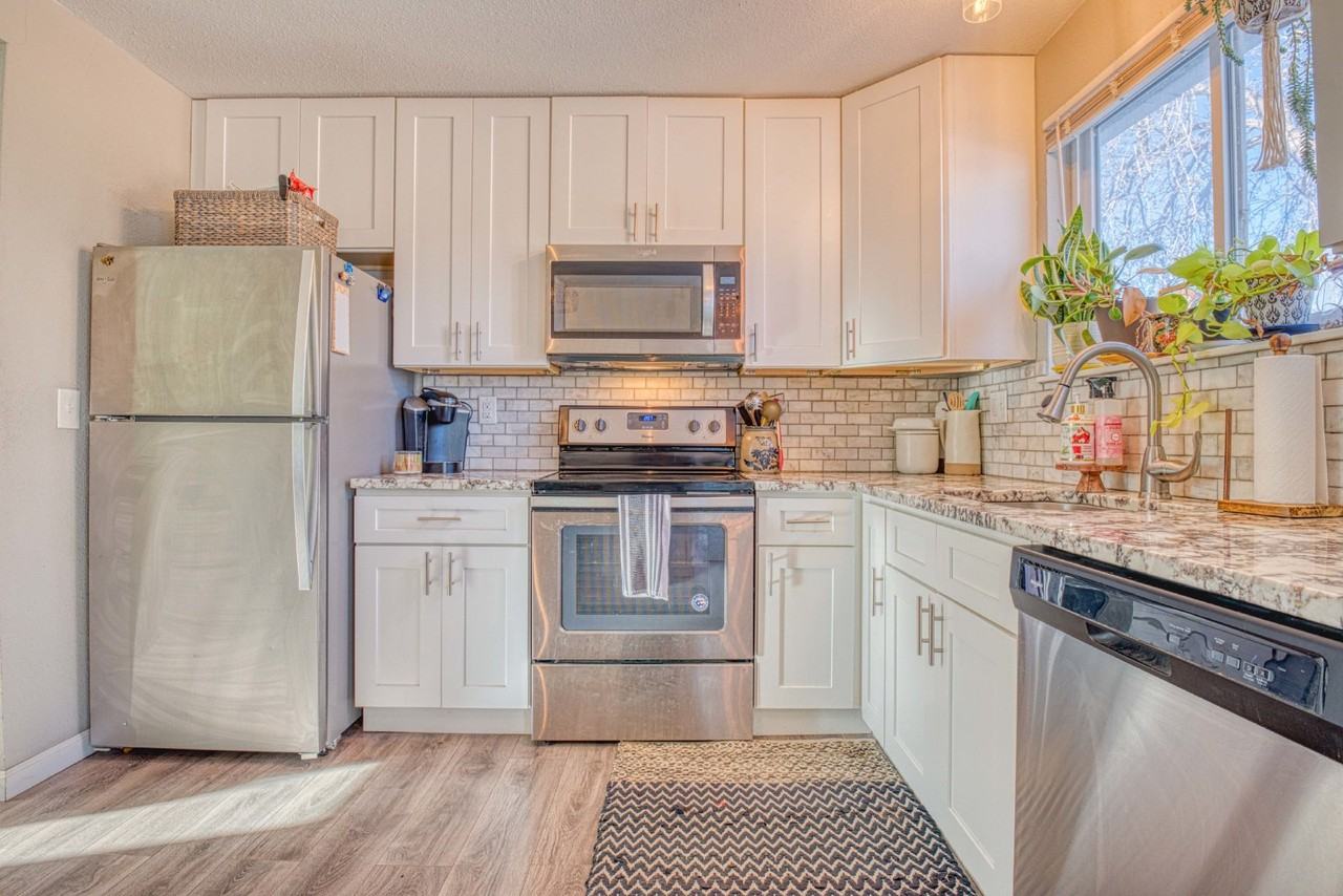 15169 E Columbia Dr - Photo 3 of 17