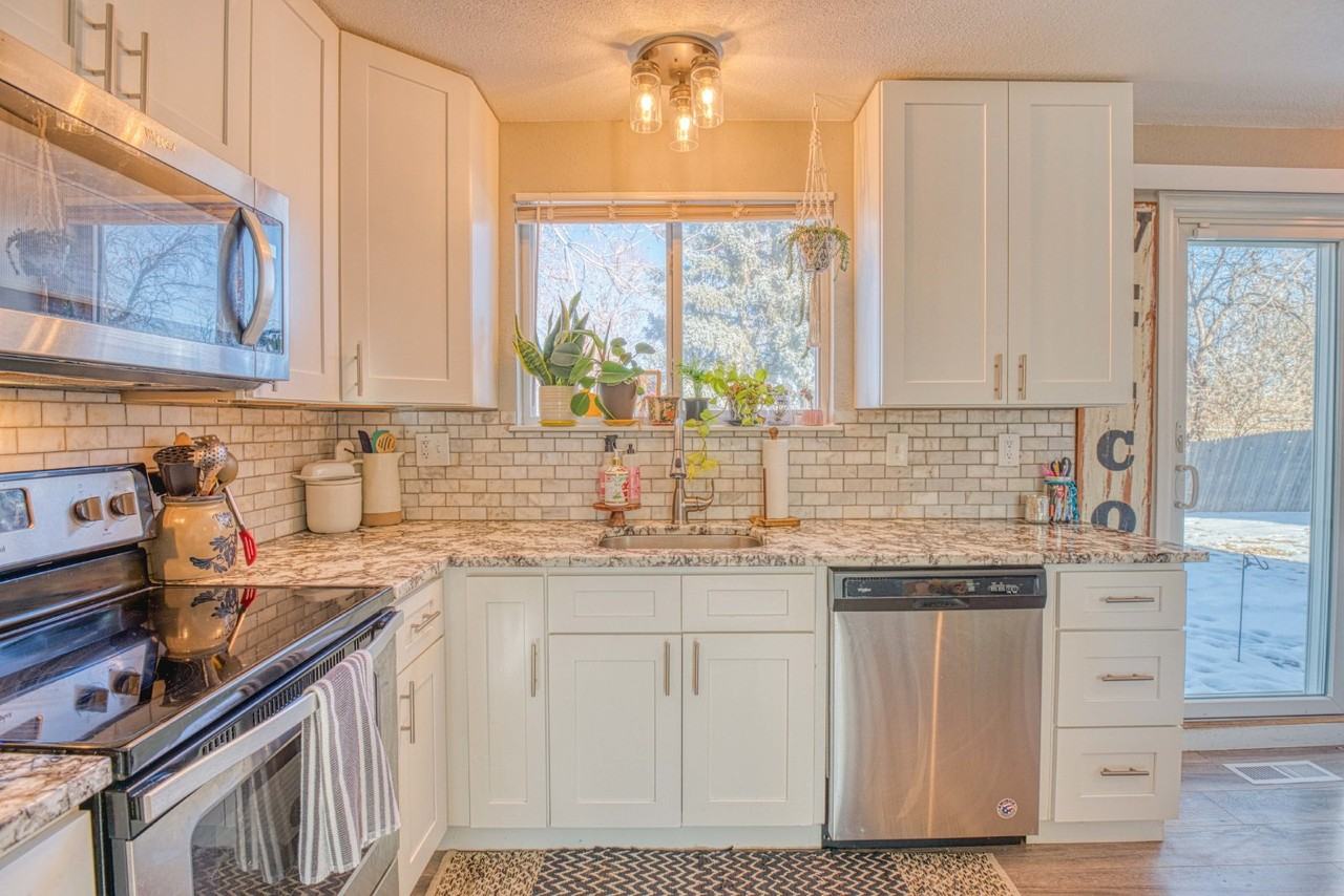 15169 E Columbia Dr - Photo 4 of 17