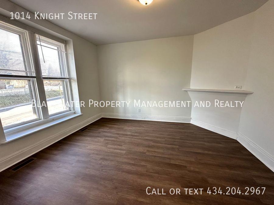 1014 Knight St - Photo 2 of 7