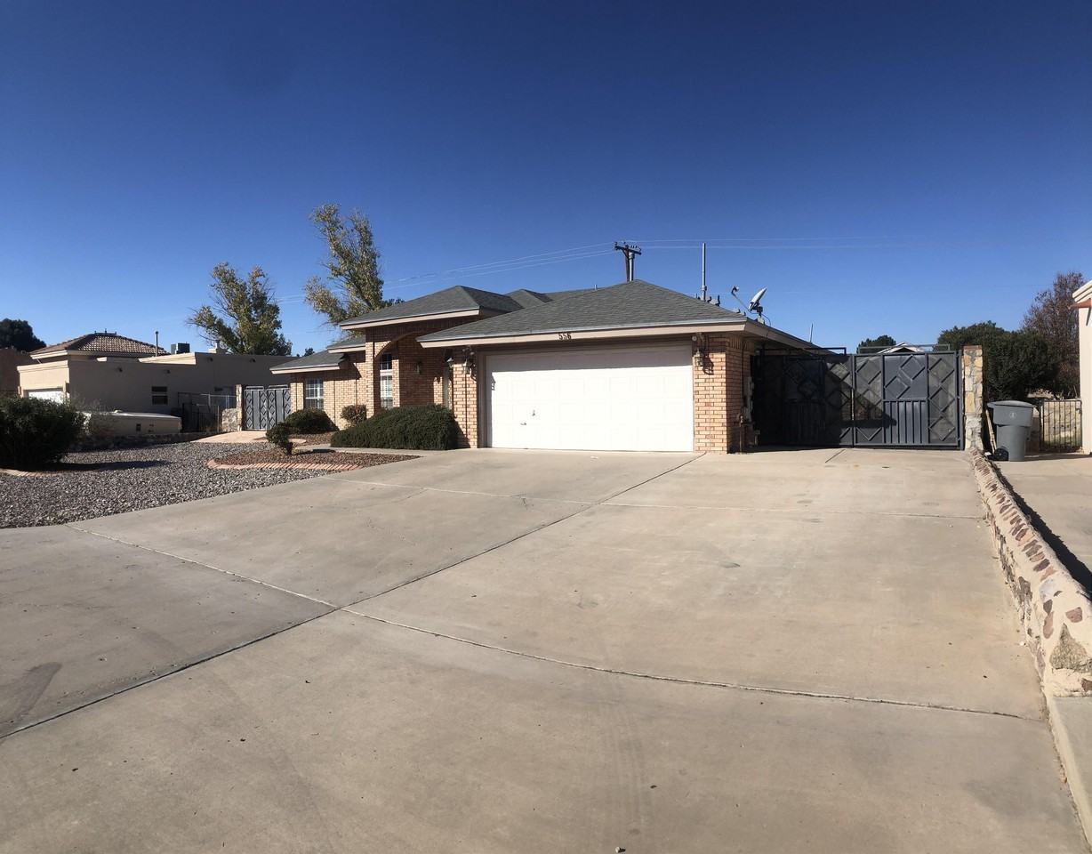 556 Pinar Del Rio Dr #1 - Photo 2 of 21