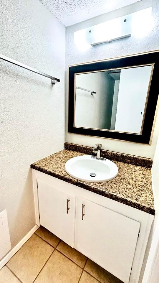 3812 Englewood Cir #3812 - Photo 7 of 31