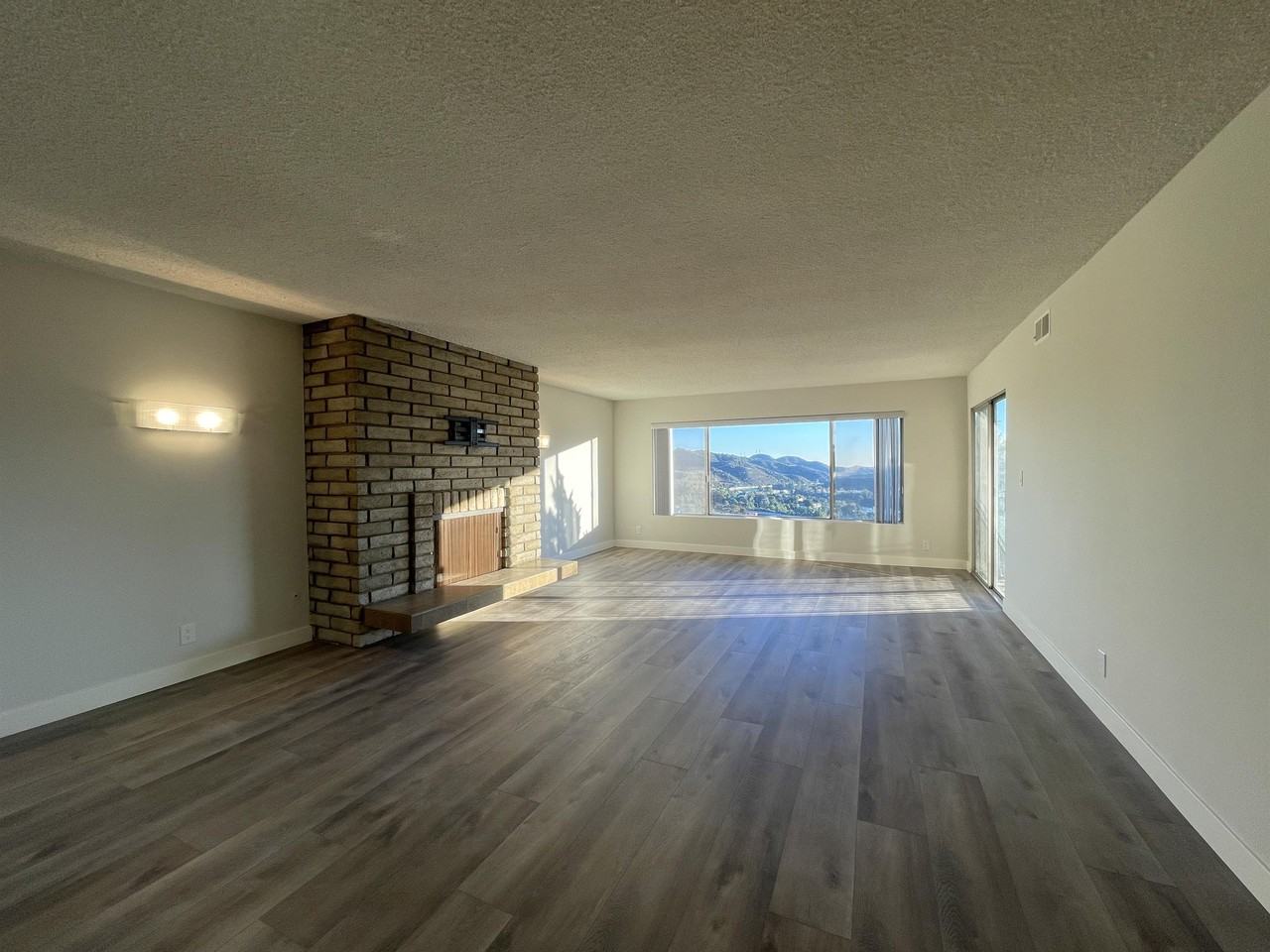 La Canada Crest 2142 - Photo 2 of 10