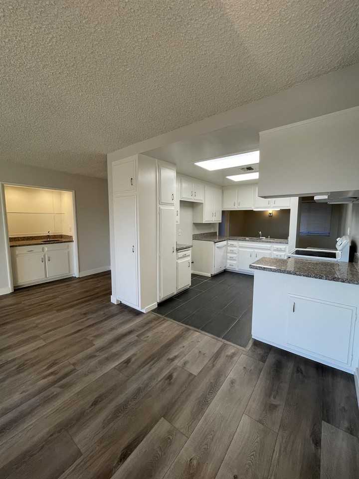 La Canada Crest 2142 - Photo 3 of 10