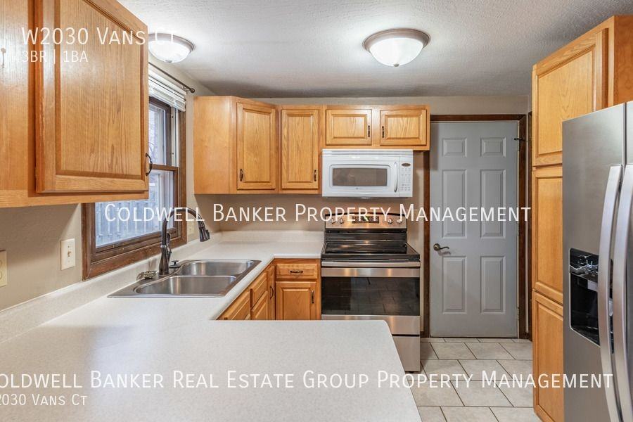 W2030 Vans Ct - Photo 3 of 27