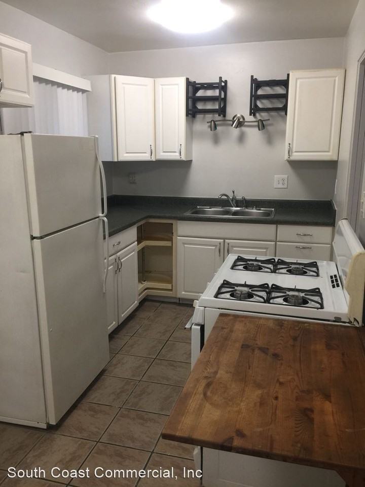 2050-2060 2nd Avenue - Photo 3 of 10