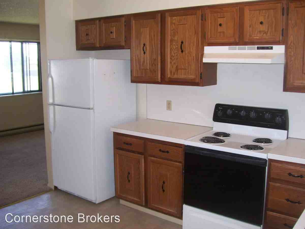 Building 4, 242-248 Applewood Ct. - Photo 3 of 6