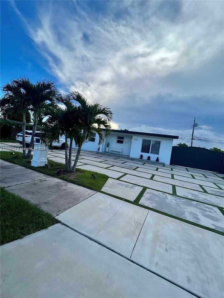 5200 Sw 114th Ct - Photo 3 of 8