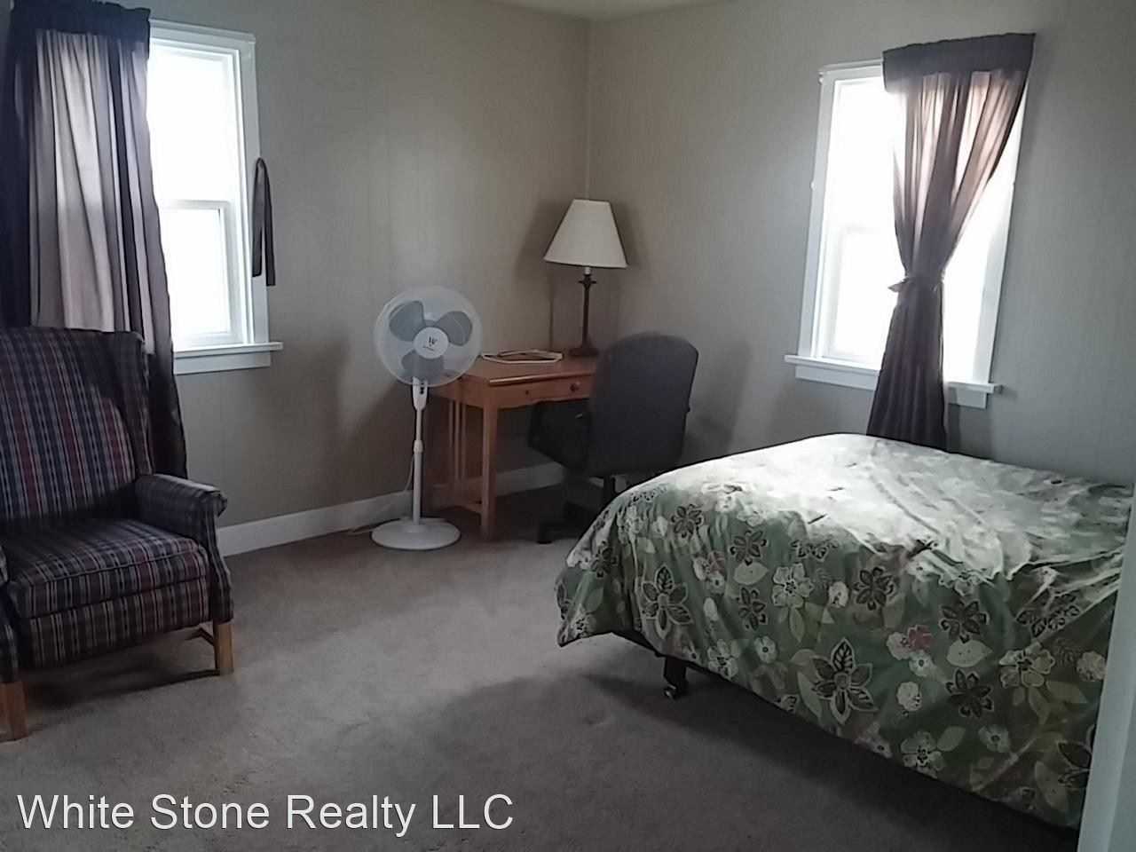 218 1st St - Photo 3 of 7