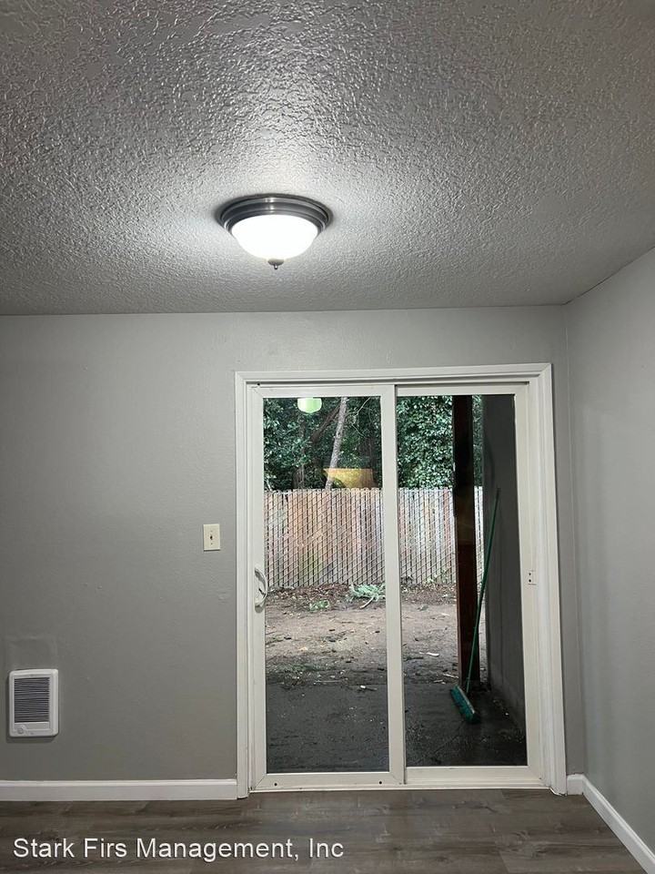 221 NE 162nd Ave. - Photo 3 of 25