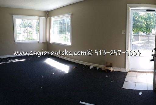 6133 Walrond Ave - Photo 2 of 5