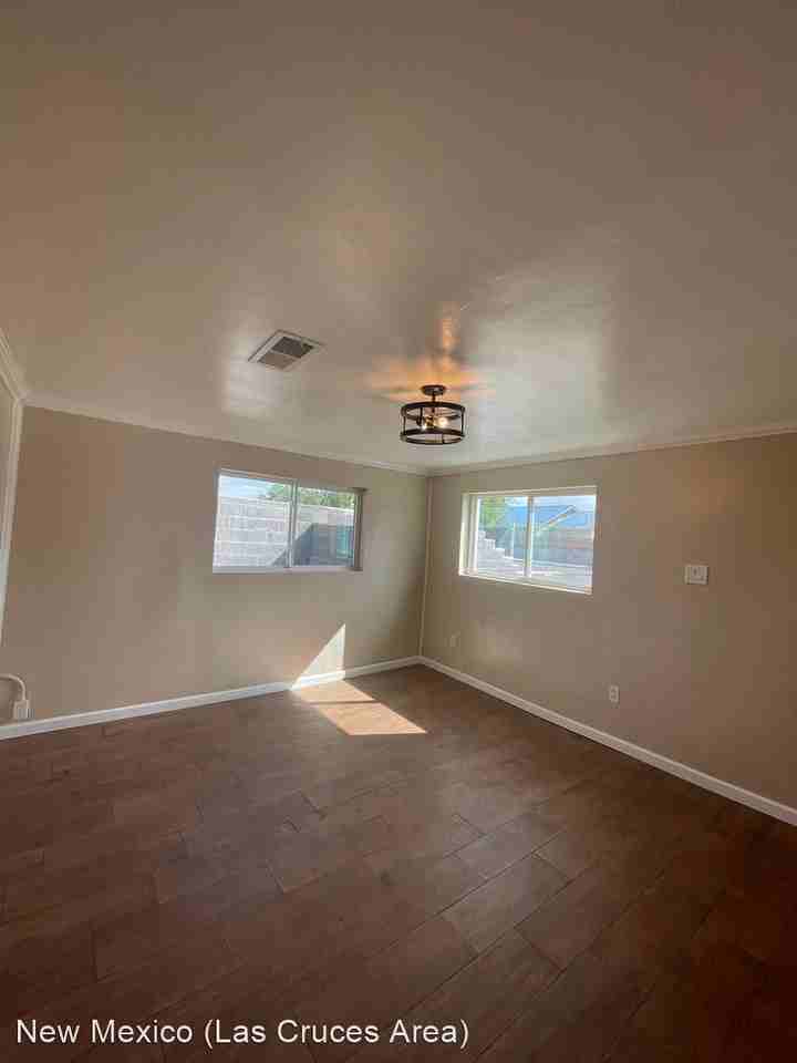 1880 S Espina St - Photo 3 of 8