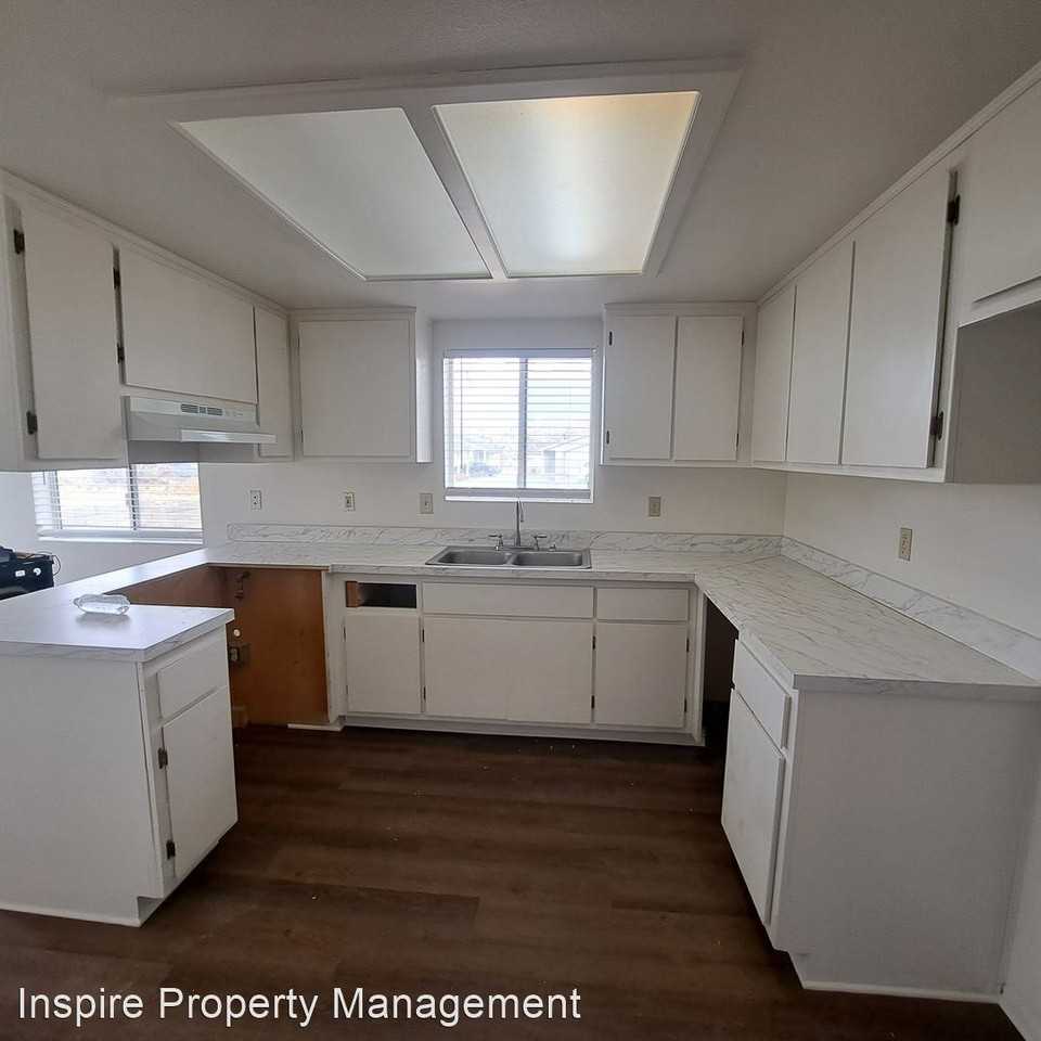 57415 Lupine Drive - Photo 3 of 6