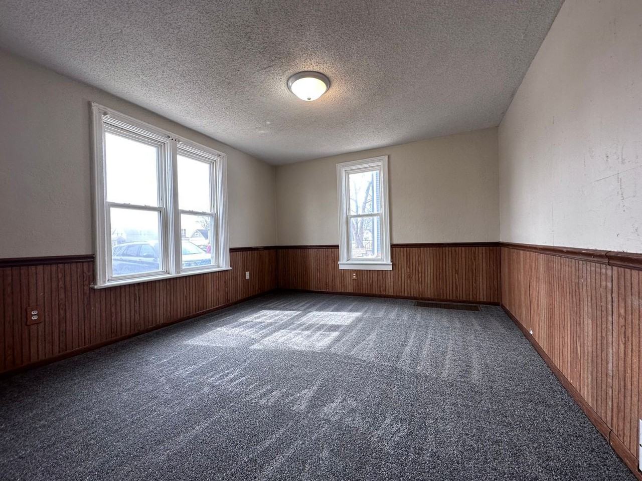 2006 2nd Ave N - Photo 3 of 8