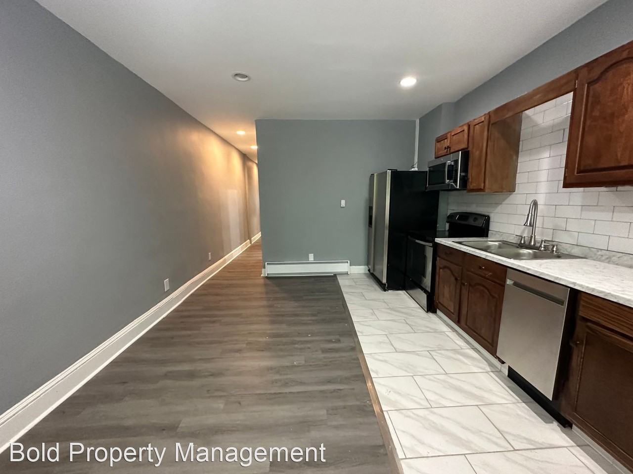 156 W Spruce St - Photo 2 of 11