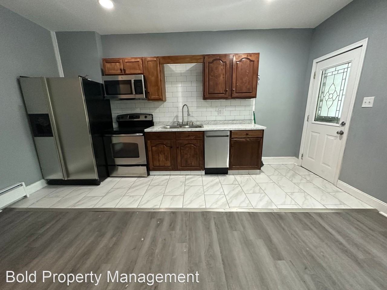 156 W Spruce St - Photo 3 of 11