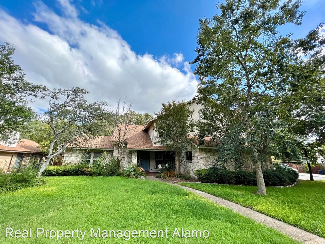 9202 Lasater St - Photo 2 of 40