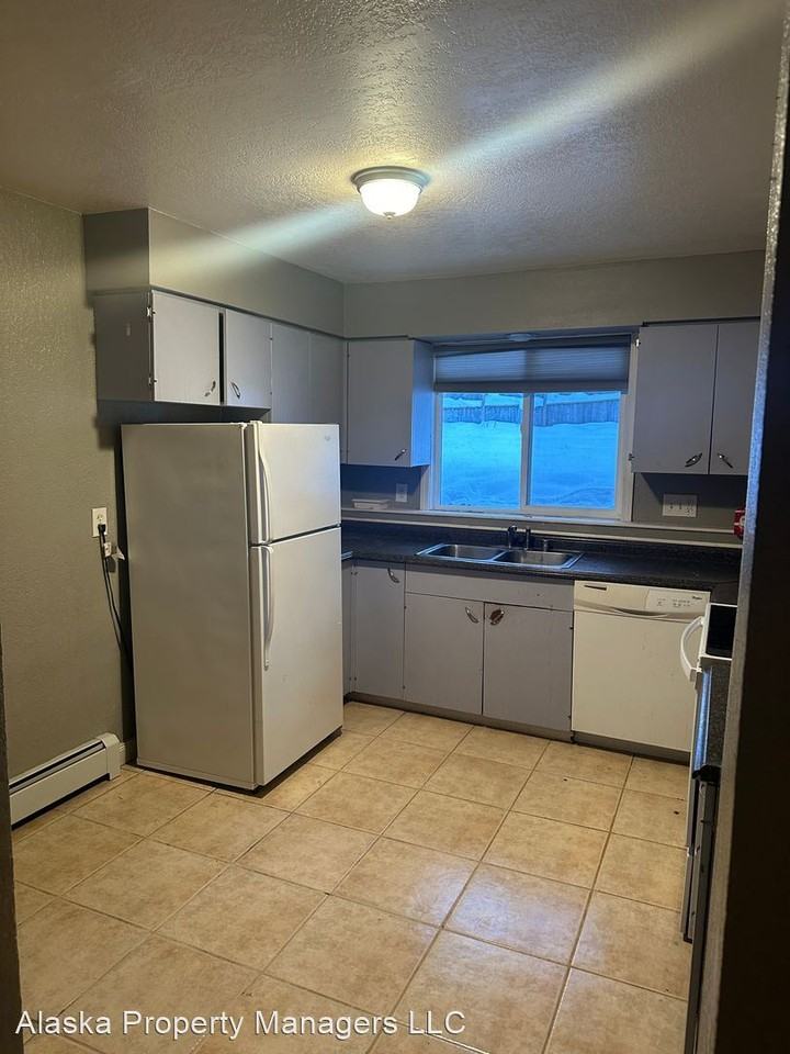 340 E 45th Ave - Photo 3 of 17