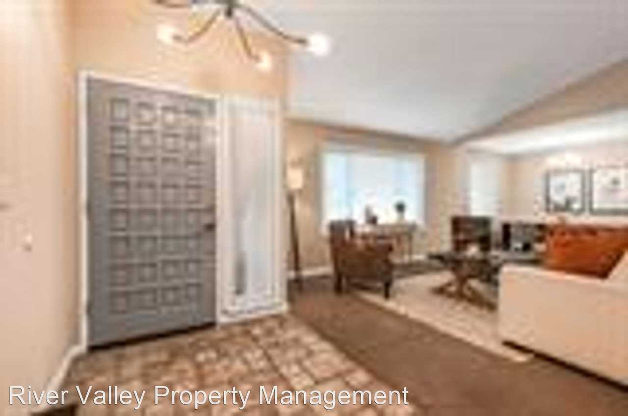 105 Duncan Way - Photo 2 of 15