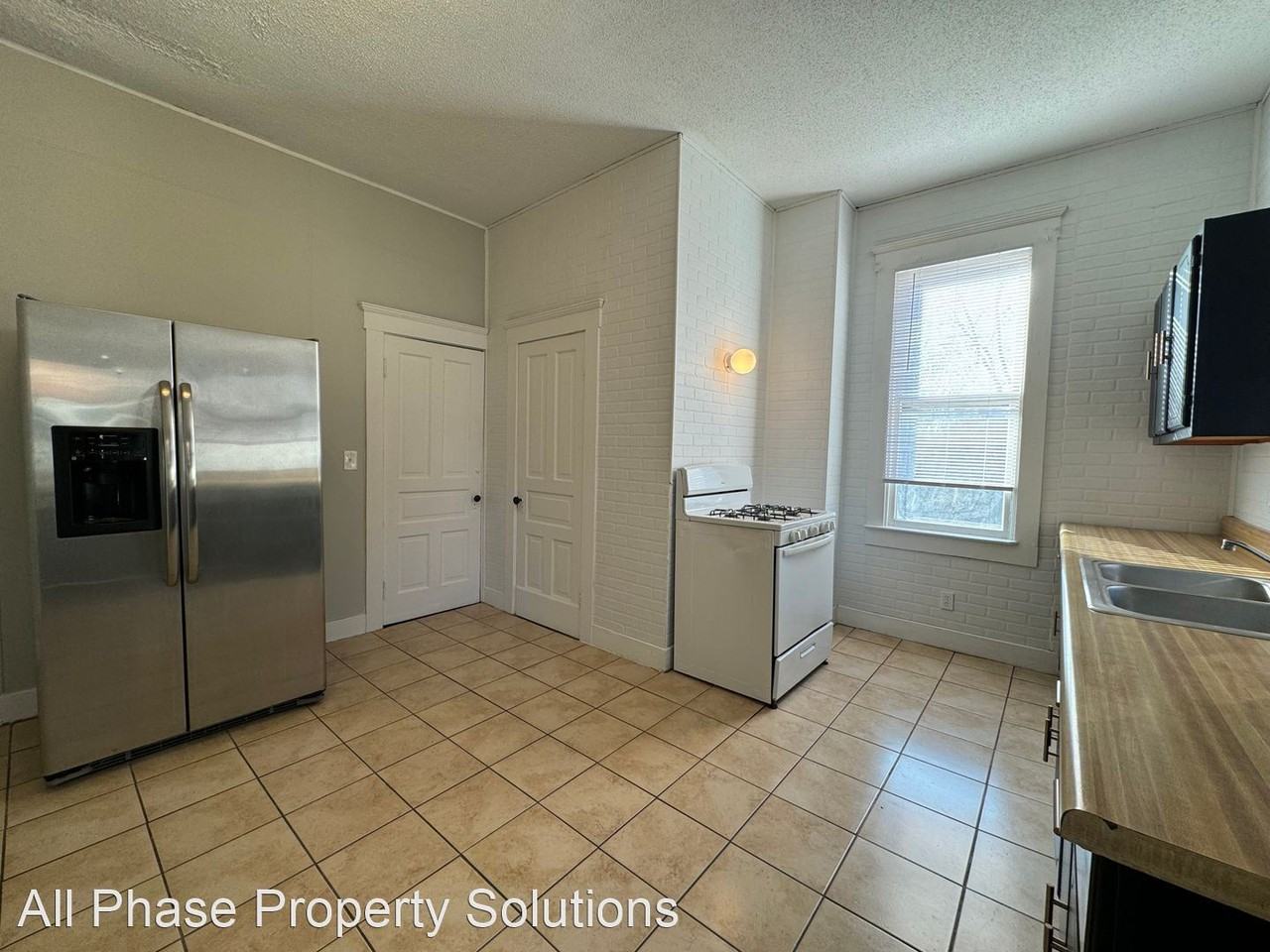 1100 Payson Ave - Photo 2 of 9