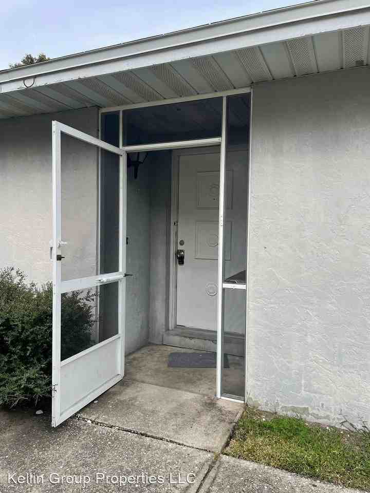 5642 Struthers Ct - Photo 3 of 30