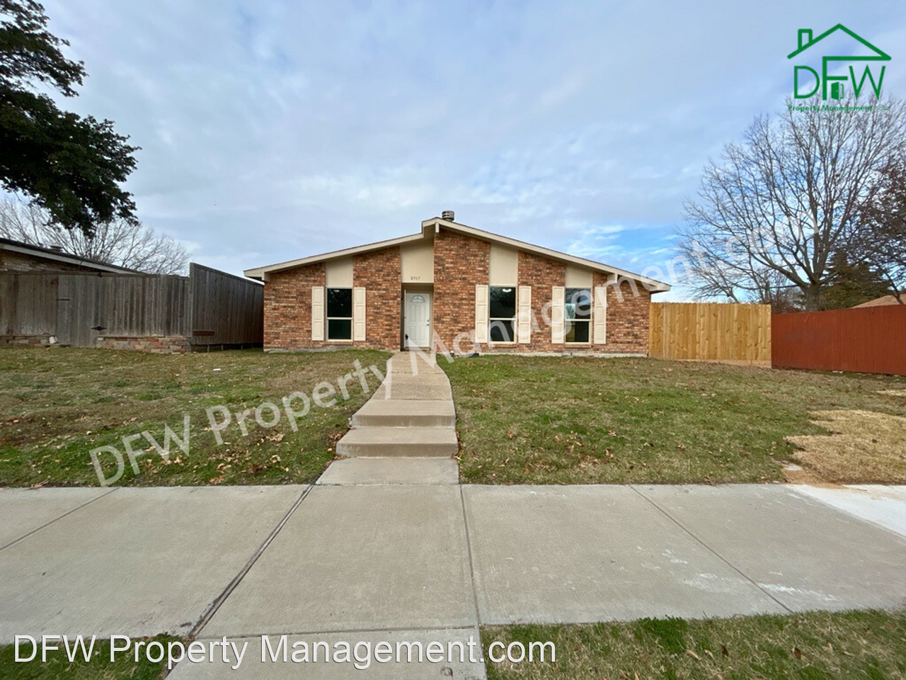8917 Vernon Dr - Photo 2 of 42