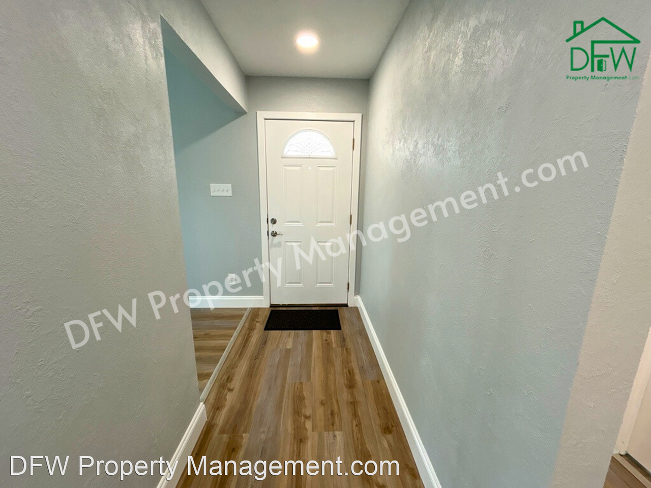 8917 Vernon Dr - Photo 3 of 42
